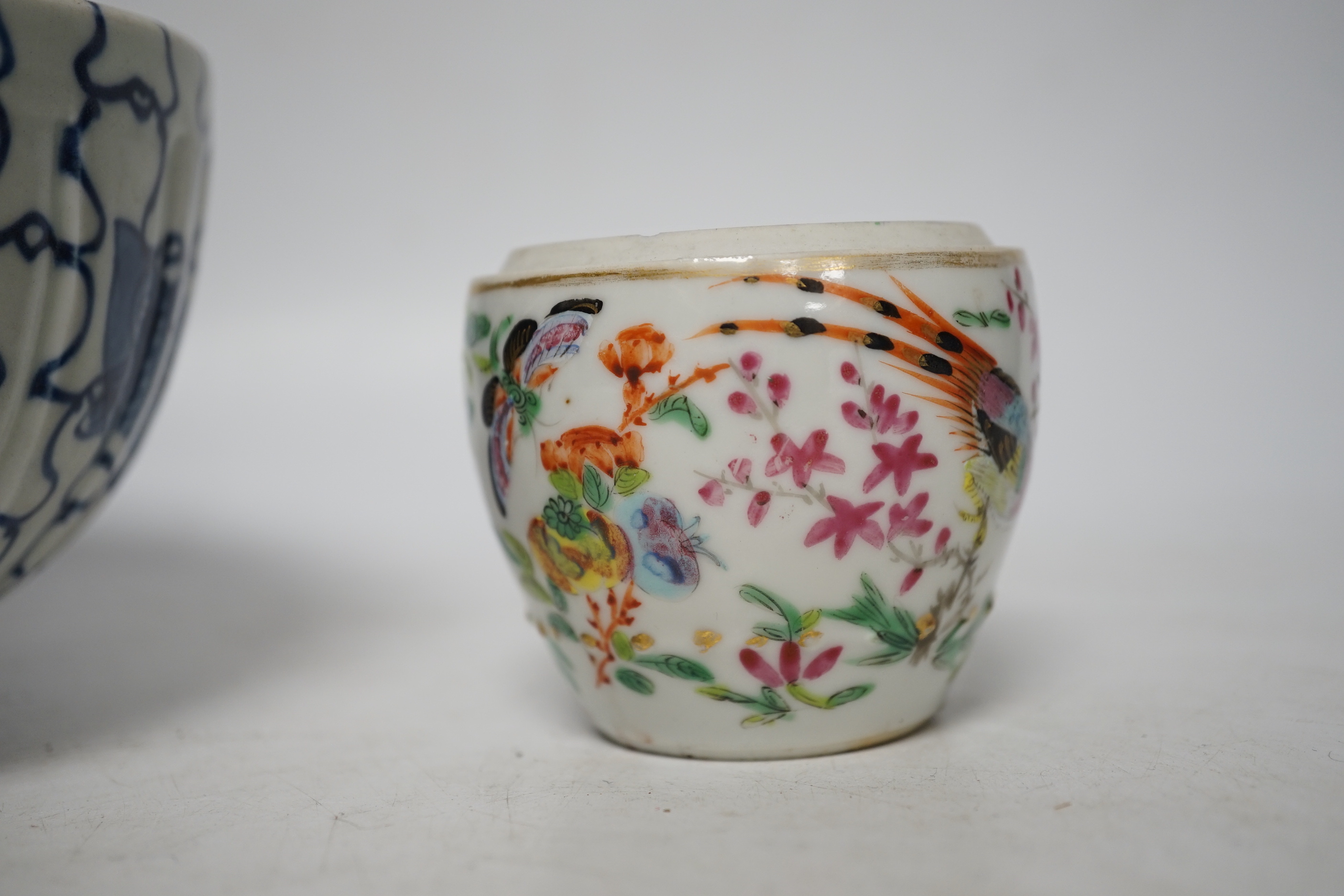 Chinese ceramics, 19th century and later, dish bowl 14cm diameter